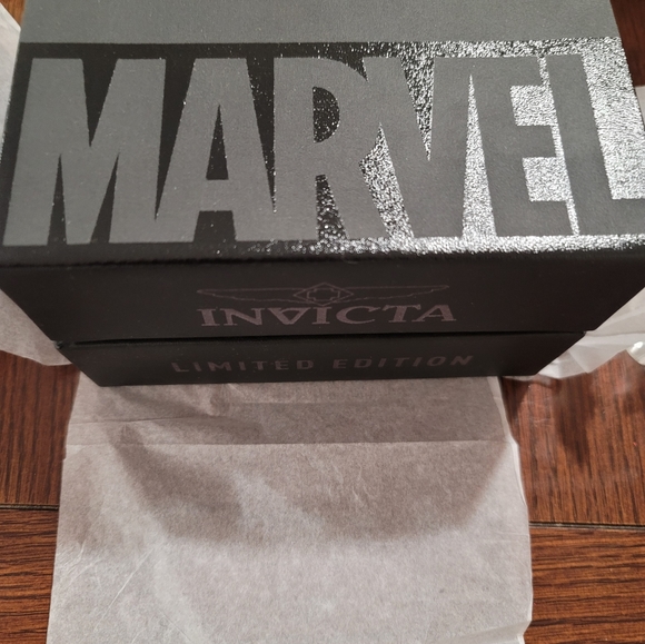 Invicta Marvel Limited Edition Punisher Quartz Dial Watch in Black/Stainless - Picture 5 of 5